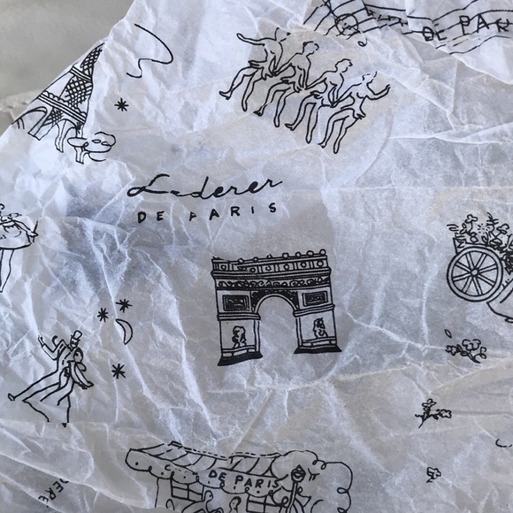 Vtg. Lederer Leather purse- Stunning! With gold threaded chain strap. Like New! - Picture 7 of 8